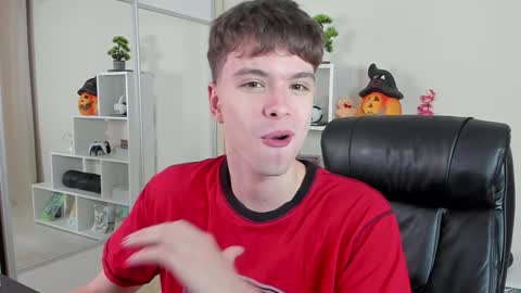 Hey I am Calvin  online show from January 10, 7:11 pm