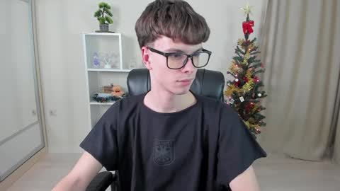 Hey I am Calvin  online show from December 22, 7:10 pm