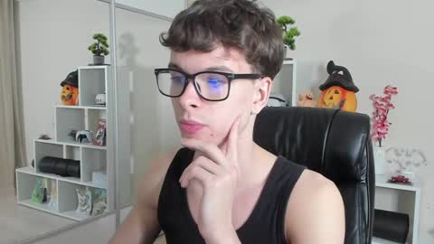 Hey I am Calvin  online show from January 26, 7:09 pm