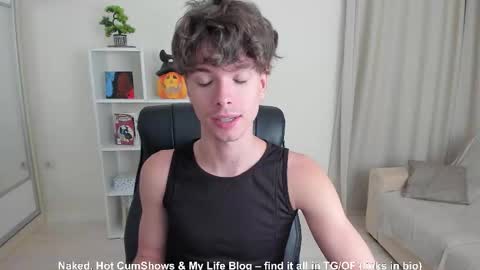 Hey I am Calvin  online show from September 10, 6:17 pm