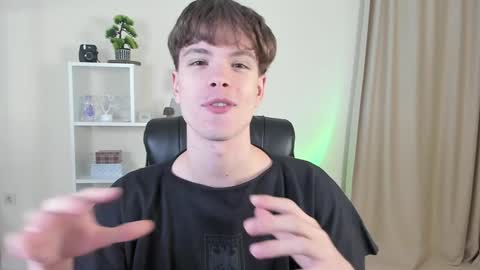 Hey I am Calvin  online show from December 4, 7:12 pm