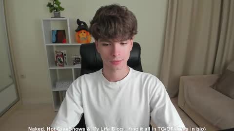 Hey I am Calvin  online show from September 12, 6:08 pm