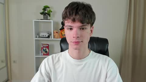 Hey I am Calvin  online show from February 8, 7:05 pm