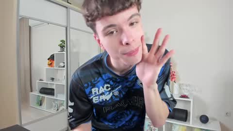 Hey I am Calvin  online show from February 4, 7:11 pm