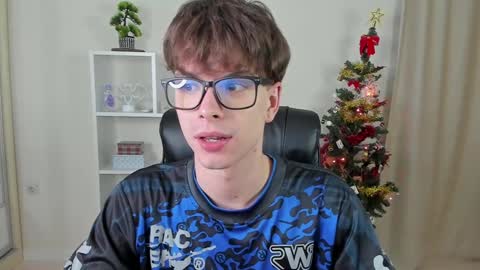 Hey I am Calvin  online show from December 14, 7:14 pm