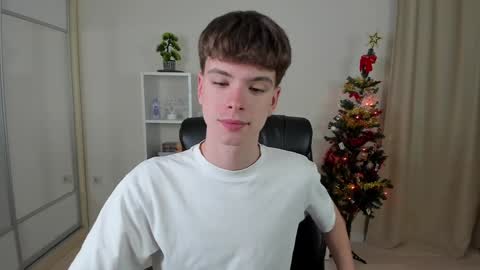 Hey I am Calvin  online show from December 18, 7:08 pm