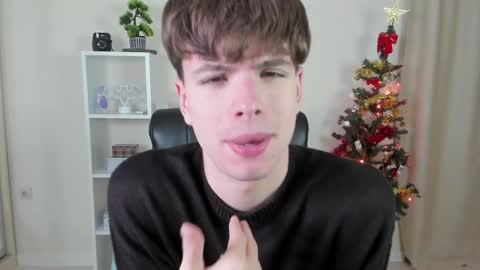 Hey I am Calvin  online show from December 11, 7:10 pm