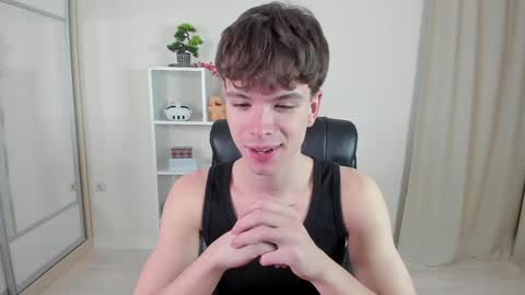 Hey I am Calvin  online show from January 8, 7:03 pm