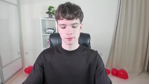 Hey I am Calvin  online show from February 15, 7:06 pm