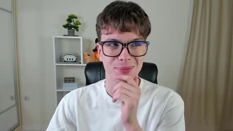 Hey I am Calvin  online show from January 21, 7:17 pm