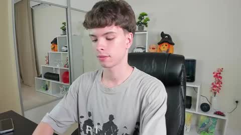 Hey I am Calvin  online show from February 23, 7:03 pm