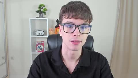 Hey I am Calvin  online show from January 24, 7:07 pm