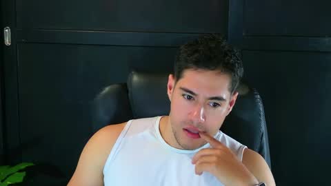 camara110 online show from March 6, 6:16 pm