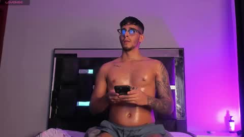 Snapshot of camilo_ospina_ chatting on March 7, 5:51 am   INDEPENDENT MODEL online show from March 7, 5:51 am