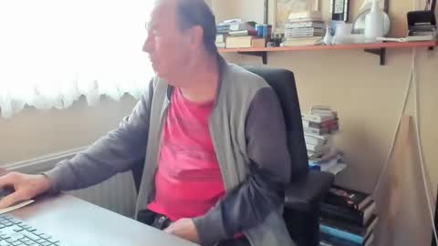 Snapshot of cammee chatting on December 7, 9:28 am Cammee online show from December 7, 9:28 am