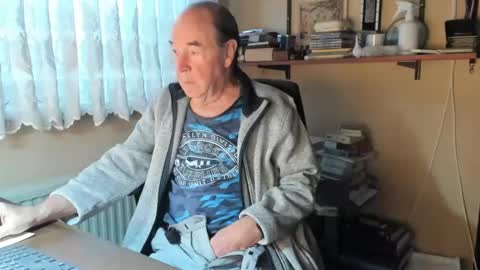 Snapshot of cammee chatting on December 29, 8:00 am Cammee online show from December 29, 8:00 am