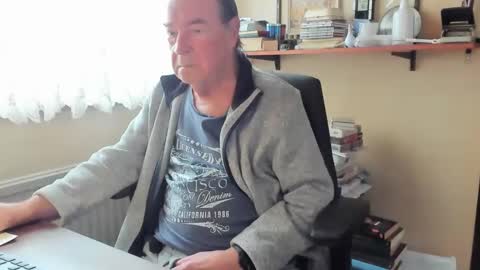 Snapshot of cammee chatting on February 14, 9:45 am Cammee online show from February 14, 9:45 am