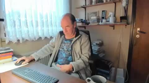 Snapshot of cammee chatting on December 25, 8:07 am Cammee online show from December 25, 8:07 am