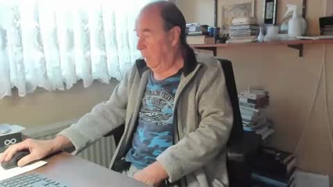 Snapshot of cammee chatting on February 8, 8:42 am Cammee online show from February 8, 8:42 am