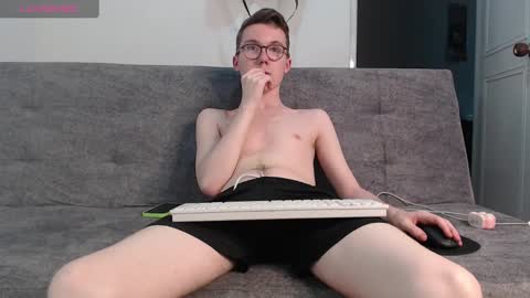 Snapshot of cammykev chatting on March 9, 3:23 am       online show from March 9, 3:23 am