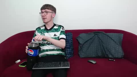 Snapshot of cammykev chatting on October 21, 6:38 am       online show from October 21, 6:38 am