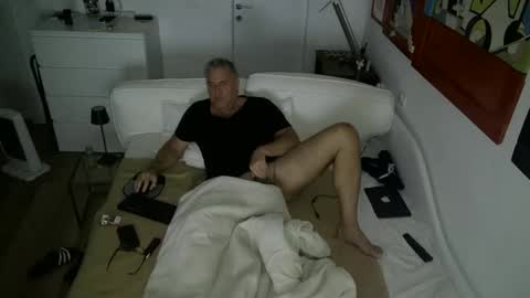 camunication online show from February 18, 11:19 pm