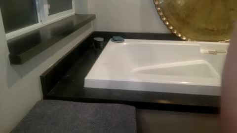 Snapshot of captiandrain chatting on January 7, 2:27 pm Jay online show from January 7, 2:27 pm