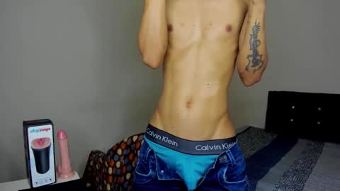 Snapshot of cardrey05 chatting on September 24, 2:33 am Carlos and Cristian  online show from September 24, 2:33 am