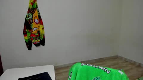 Snapshot of cardrey05 chatting on October 4, 12:16 am Carlos and Cristian  online show from October 4, 12:16 am