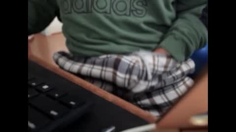 Snapshot of catmandoo21001 chatting on January 17, 8:59 pm catmandoo21001 online show from January 17, 8:59 pm