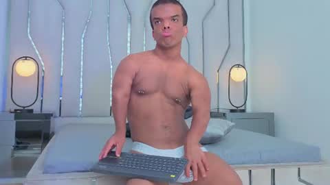 charlie_walkerr online show from July 3, 7:51 pm