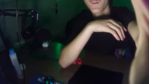 Snapshot of charlied09302 chatting on October 25, 5:42 am char sexiness online show from October 25, 5:42 am