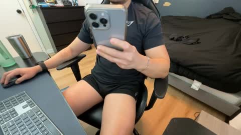 charliekkw online show from April 7, 5:02 pm