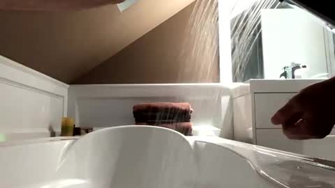 chenovich online show from January 2, 1:06 am