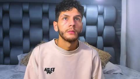 chris_grey2 online show from June 6, 6:36 pm