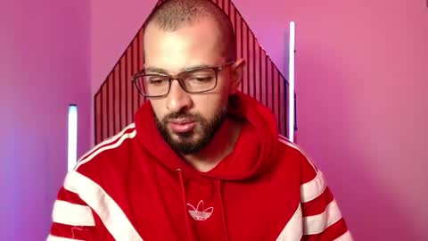 cris         Twitter magnum101010 insta magnumc20 online show from February 24, 11:33 am