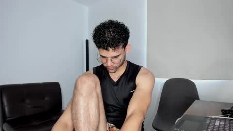 Snapshot of chrisandrew_ chatting on October 24, 3:58 pm Im Chirs IM MODEL INDEPENDT online show from October 24, 3:58 pm