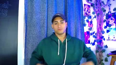 Snapshot of chriss_wg_ chatting on February 6, 2:37 pm Christian Wang online show from February 6, 2:37 pm