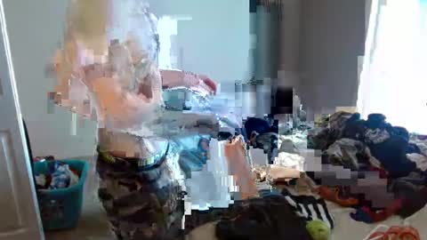 Snapshot of christophe_throbin chatting on February 23, 5:57 pm christophe_throbin online show from February 23, 5:57 pm