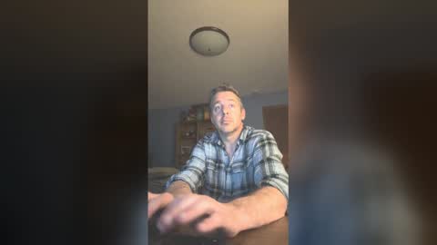 chrisw8121 online show from April 17, 5:10 am