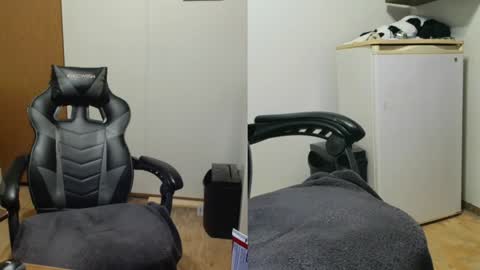 Snapshot of chubbyguy00054 chatting on December 17, 3:28 am chubbyguy00054 online show from December 17, 3:28 am