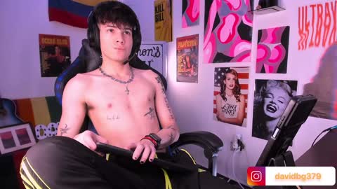 David     Independent Model online show from February 7, 5:10 am