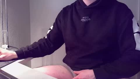 clamshive7 online show from April 3, 5:59 am