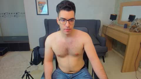 Snapshot of clarkslade chatting on October 9, 6:29 am ClarkSlade online show from October 9, 6:29 am