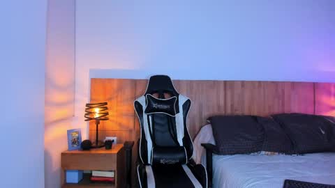 claytonburgues online show from April 8, 1:17 am