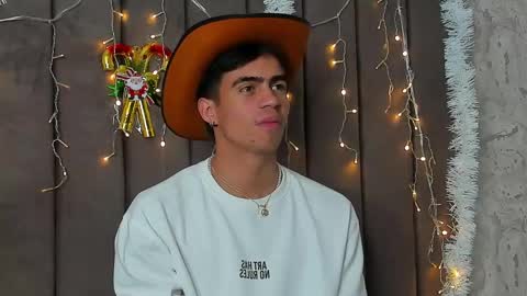 Cody Pipper online show from December 15, 11:53 pm