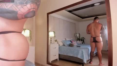 Snapshot of college_muscle_ass chatting on October 25, 8:32 pm college_muscle_ass online show from October 25, 8:32 pm