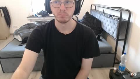 Snapshot of commanderchip chatting on October 18, 3:39 pm commanderchip online show from October 18, 3:39 pm