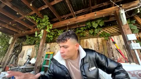 Snapshot of coronelking chatting on December 27, 9:54 pm coronelking online show from December 27, 9:54 pm