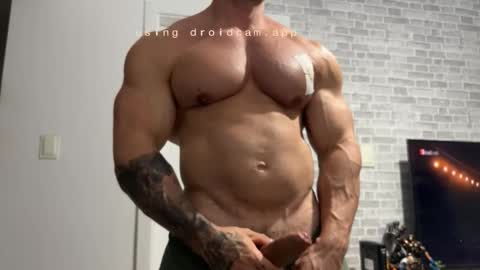 couplemuscle40 online show from November 27, 1:31 am